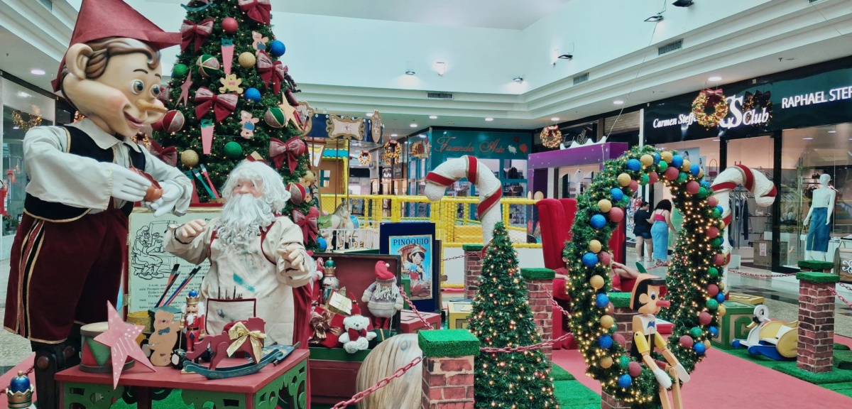 NATAL DO PINÓQUIO DECORA O SHOPPING